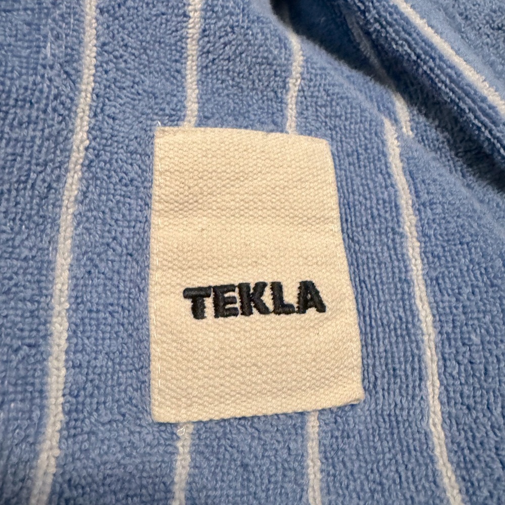 Tekla size small towel robe. Originally 225, worn a couple times. It’s so comfy!